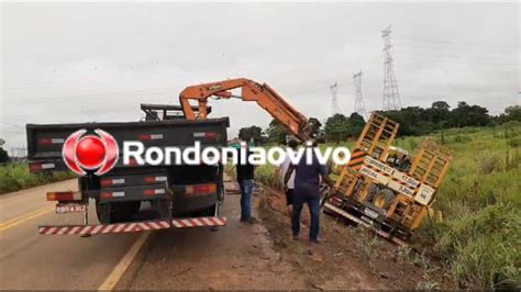 Video Caminhonete Fica Destru Da E Motorista Gravemente Ferido Ap S