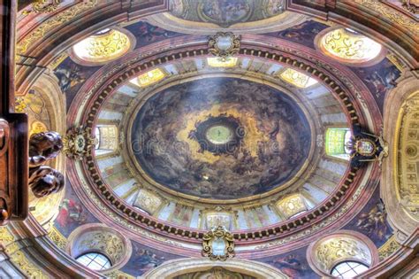 Interior De La Iglesia Peterskirche De San Pedro En Viena Austria Foto