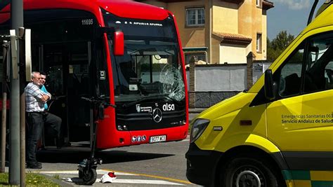 Accidente En Granada Herido Un Conductor De A Os En Patinete Tras