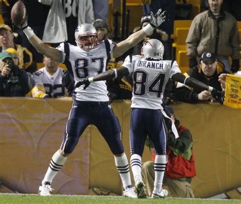 PATRIOTS FOOTBALL Fiery Brady Leads Pats Past Steelers 39 26