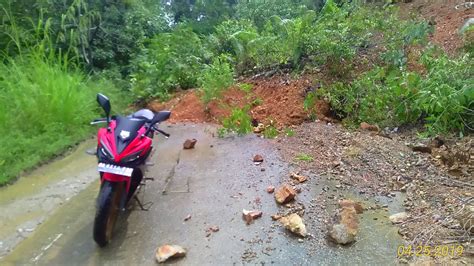 Longsor Di Sungai Mas Tutupi Badan Jalan Provinsi