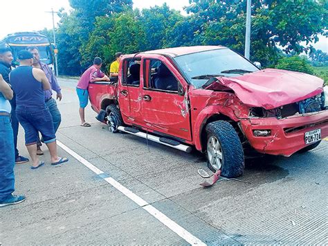 Cuatro Heridos Leves En Accidente De Camioneta El Diario Ecuador