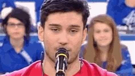 Amici 11 Gerardo Rimane Nella Scuola La Stampa