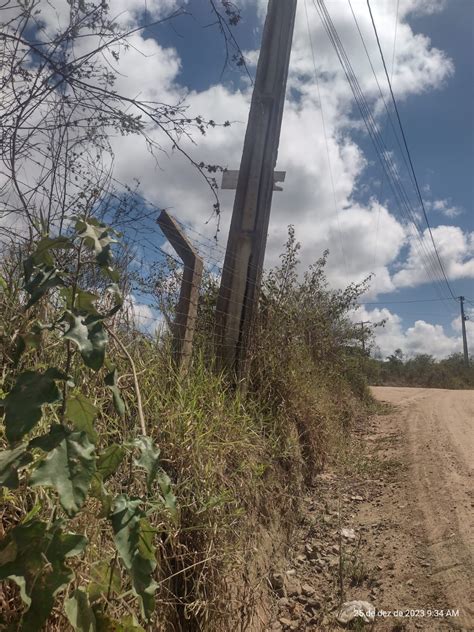 Vídeo Inclinação em poste preocupa moradores na zona rural de Cruz das