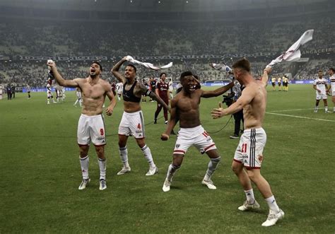 Pin de Bruna em spfc São paulo futebol clube Camisa do são paulo