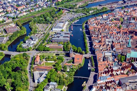 Luftaufnahme L Beck Holstentor In Der Innenstadt Des Altstadt