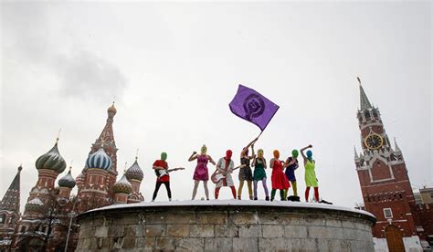 Pussy Riot à Lusine Le Courrier