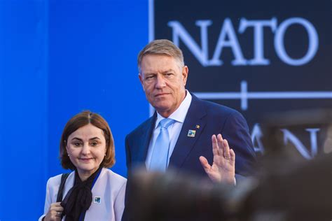 Politico Klaus Iohannis și ar putea retrage candidatura pentru șefia