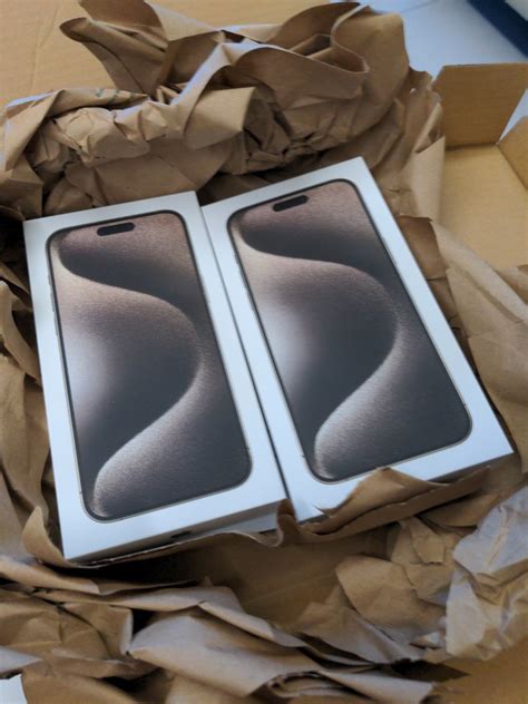 SEALED BNIB IPhone 15 Pro Max 256 Natural Titanium Mobile Phones