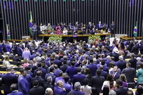 Deputados tomam posse na Câmara maior bancada PL é desafio para