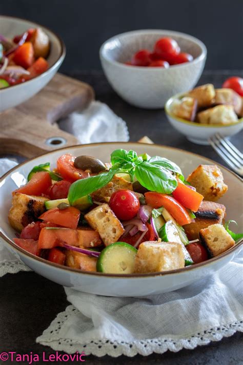 Italijanska Salata Sa Starim Hlebom Panzanella Kuhinja Zaposlene Ene