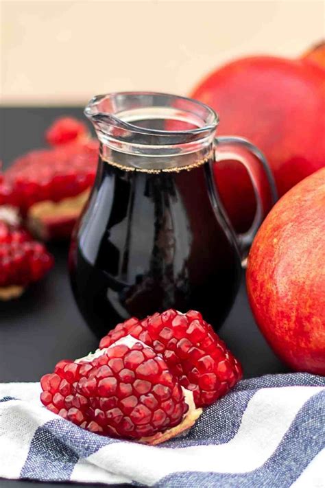 13 Best Pomegranate Recipes Easy Ways To Eat Pomegranates Izzycooking