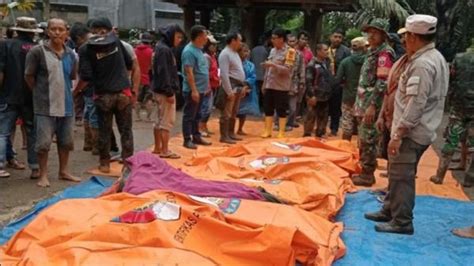 Tanah Longsor Terjang Tana Toraja 18 Orang Tewas Tertimbun Dua Hilang