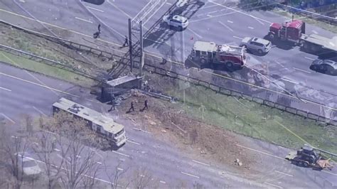 I 495 Crash 6 People Taken To Hospital After Multi Vehicle Crash