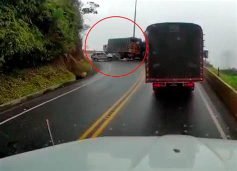 En Video Imprudencia De Un Camionero Casi Genera Tragedia En El Alto