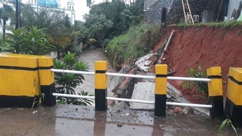 Cegah Banjir Dan Tanah Longsor Dinas PUPR Kota Depok Turunkan 4 Unit