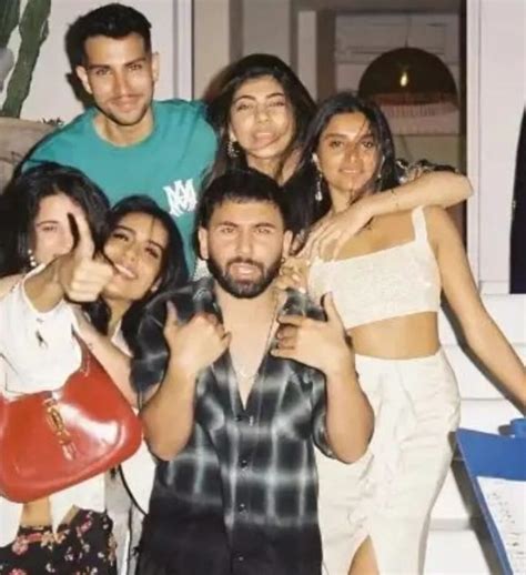 Trending Ajay Devgns Daughter Nysa Devgn Parties Hard With Friends In