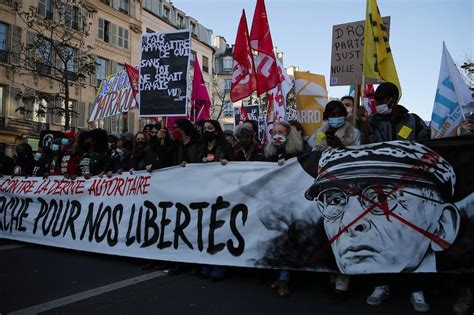 La France Manifeste Pour La D Fense Des Libert S