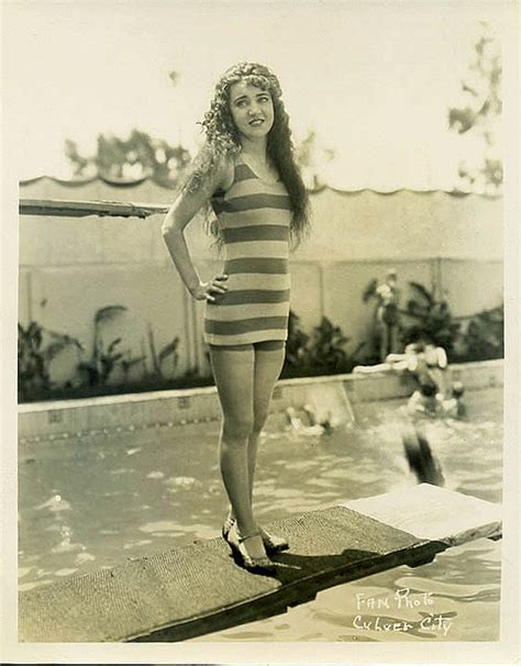 50 Vintage Photos Of Bathing Beauties From Between The Late 19th And