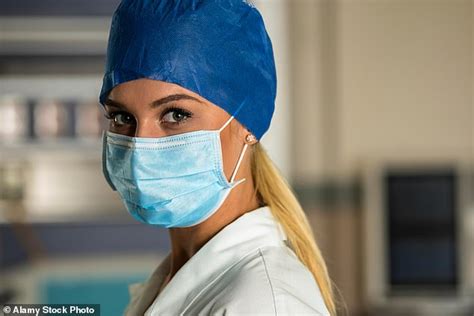 Coronavirus Uk Doctors Call For Public To Wear Face Masks Readsector