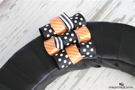 Halloween Ribbon Wreath | Easy Halloween Decor Idea