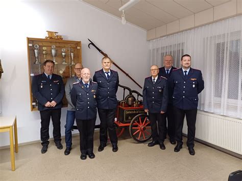 Drei Ehrungen F R Jahre Mitgliedschaft In Der Freiwilligen Feuerwehr