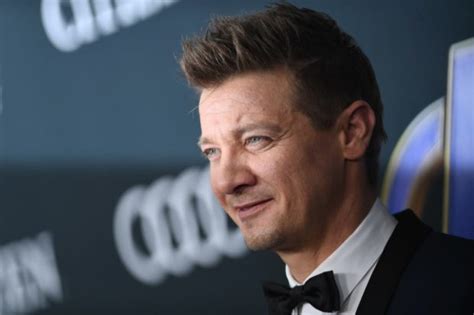 A True Hero Jeremy Renner S Avengers Co Stars Rally Behind Him After