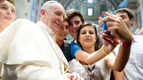 Para el Papa Francisco EL CELULAR A LOS JÓVENES LES ATROFIA EL DESEO