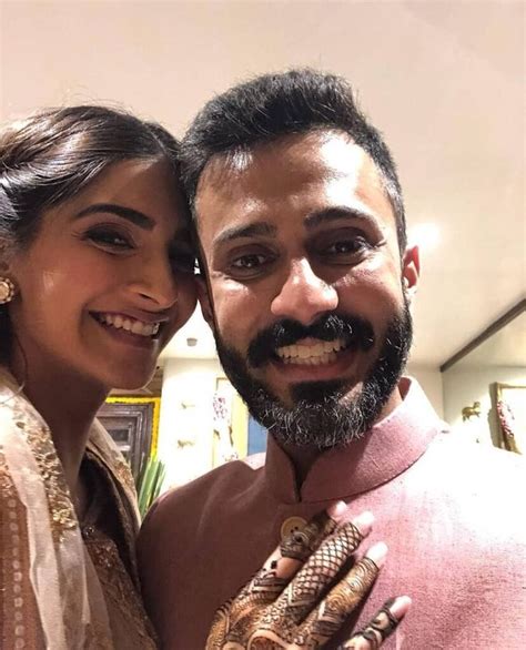 Sonam Kapoor Wedding Pics Engagement And Complete Wedding Pictures