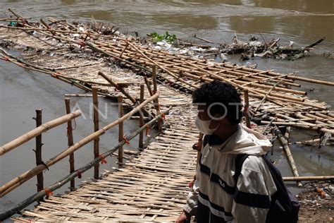 Jalan Alternatif Jembatan Rusak Antara Foto