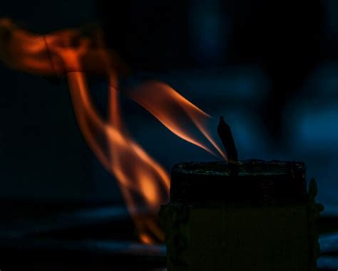 premium photo close    candle flame