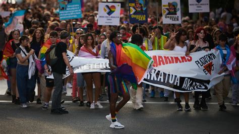 El Orgullo Lgtbiq En Pamplona Llena De Color Y Reivindicaciones Las