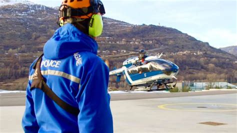 Hautes Alpes Un Jeune Homme De Ans Bless La Main Dans Le Massif