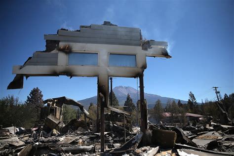 Wildfire Burns Ravages Northern California Town Of Weed Los Angeles