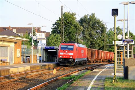 Von Railion Kommt Mit Einem Kurzen Schrottzug Aus S Den Nach