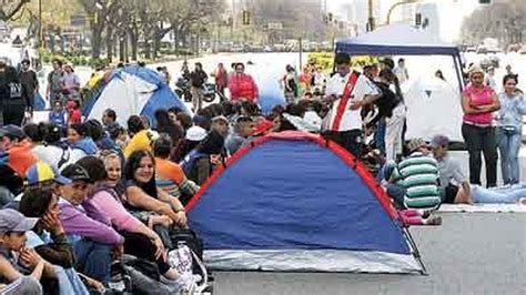 Acampe Piquetero En La Avenida 9 De Julio