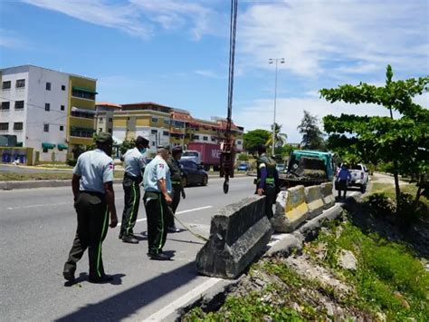 Digesett Coloca Muros En El Malec N Para Evitar Accidentes De Tr Nsito