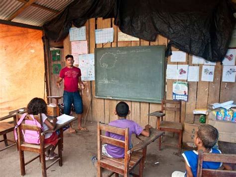 A Pobreza Que Atravanca A Educação