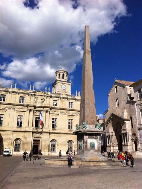 Capitale De La Camargue Magnifi E Par Van Gogh Arles S Tend Sur Les