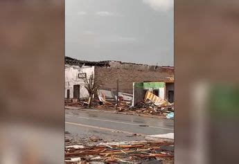 Tornado Arrasa Una Localidad Al Norte De Texas Y Mata A Personas