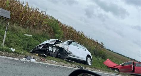 Te Ka Nezgoda Kod Klenka Automobili Potpuno Smrskani Zavr Ili U Kanalu