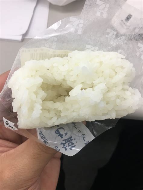 超商飯糰包空氣？他買鹽味飯糰 一咬開見「莫名空洞」 Teepr 亮新聞