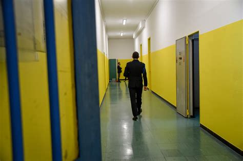 Tenta Il Suicidio Nel Carcere Di Avellino Detenuto Salvato Dalla