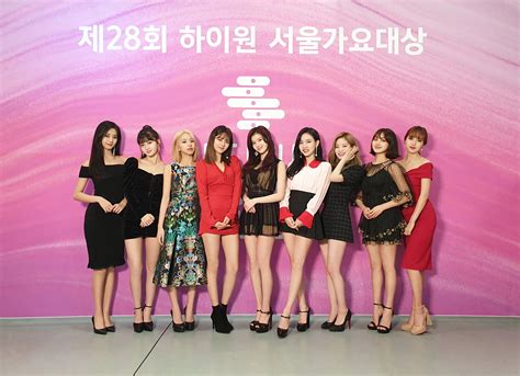 TWICE - Seoul Music Awards behind the scenes | kpopping