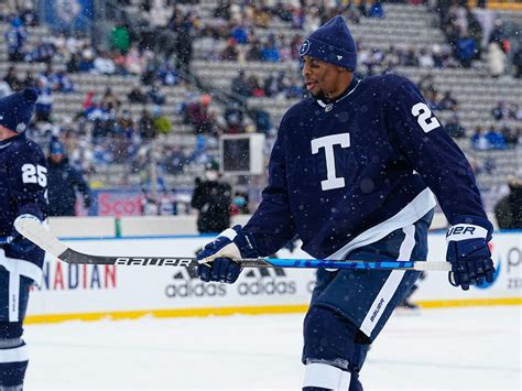 Report: Toronto Maple Leafs make Wayne Simmonds available for trade