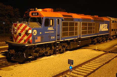 Metra F C At Elgin Metra F C Sitting Waiting For Frida Flickr