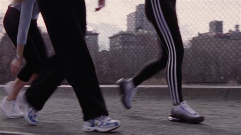 Nike Women S Sneakers In Sex And The City S02e04 They Shoot Single People Don T They 1999