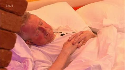 Itv Celebrity Big Brother Fans Spot Disgusting Habit Of Louis Walsh In Bedroom Scene Daily