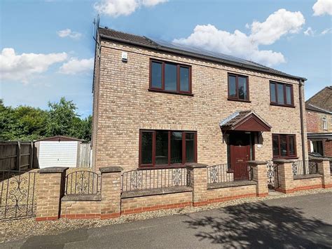 3 Bed Detached House For Sale In Elm Low Road Wisbech Pe14 £300 000