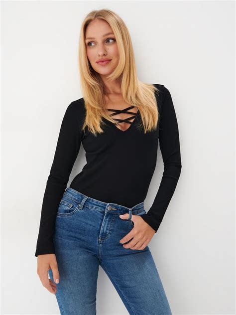 Blusa Con Scollo Decorativo Colore Nero Mohito X X